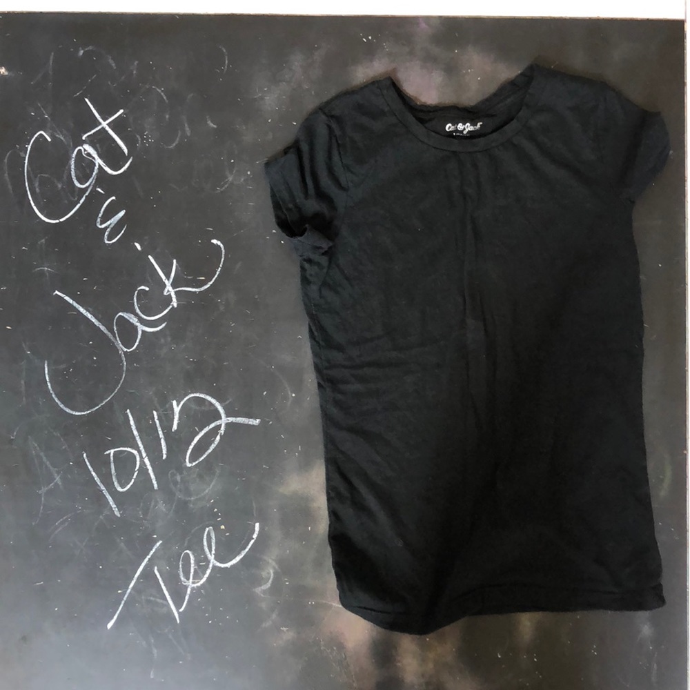 Black short sleeve tee